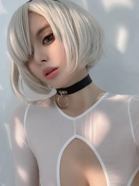 asian-bodysuit-bangs-3