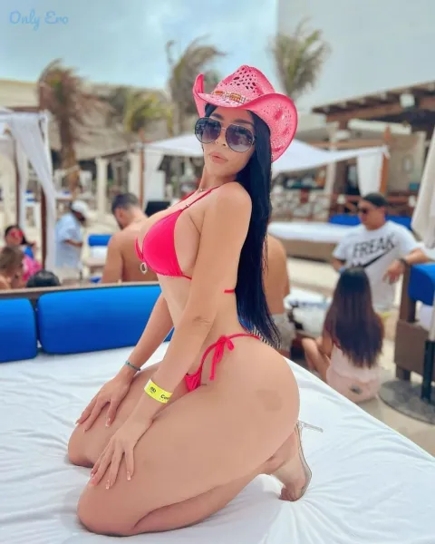 big-ass-brunette-busty-5