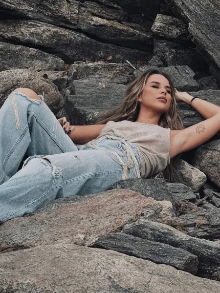 blonde-jeans-long-hair-4