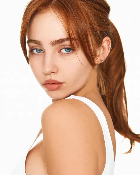 blue-eyes-bangs-female-2