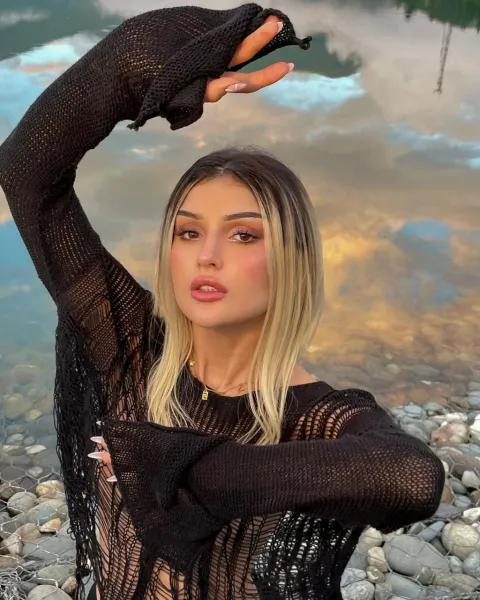blonde-brown-eyes-black