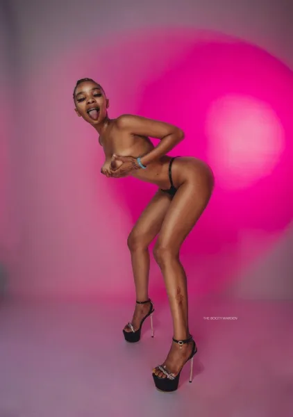 bikini-ebony-model