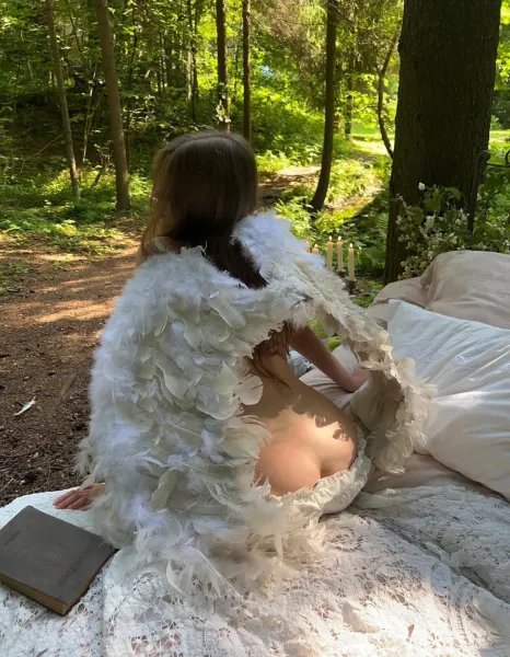 angel-female-outdoor