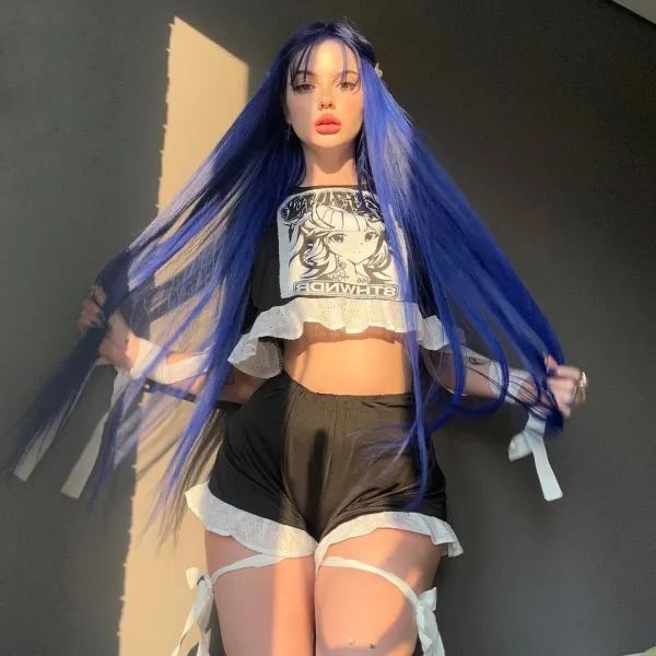 bangs-big-eyes-blue-hair