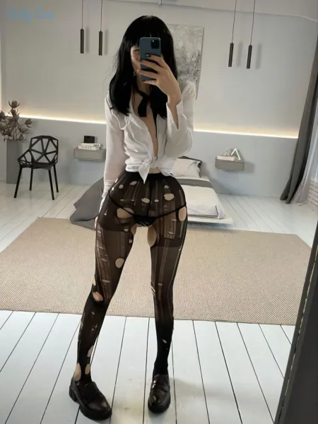 bangs-fishnet-long-hair-2