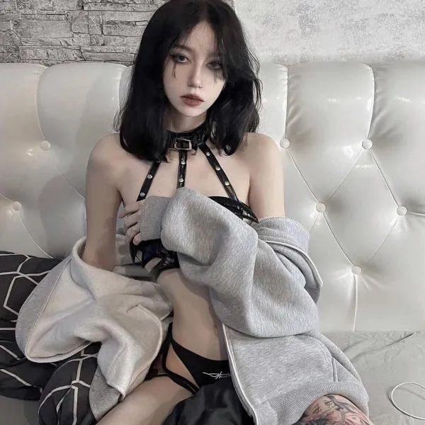 alt-alternative-brunette-25