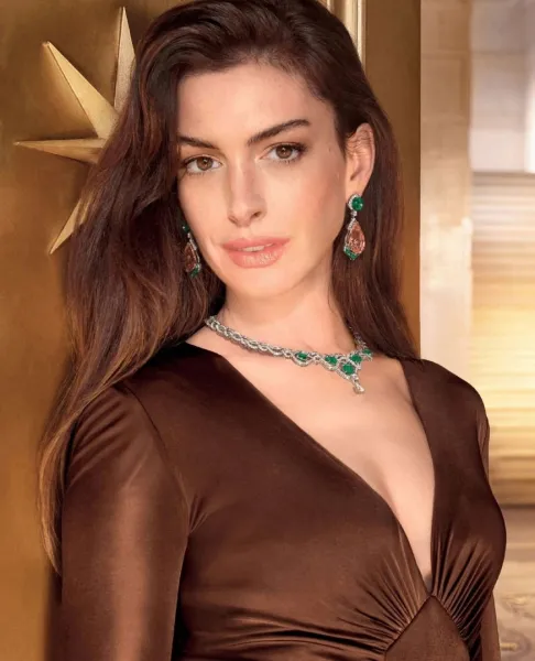 actress-brunette-celebrity
