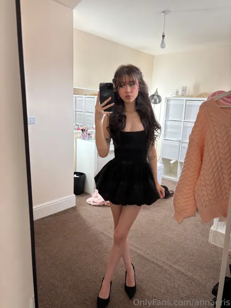 bathroom-bangs-high-heels