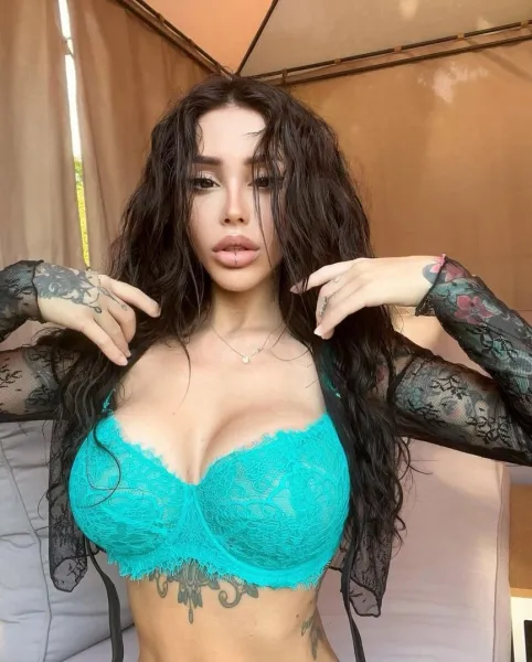 big-tits-brunette-busty-86