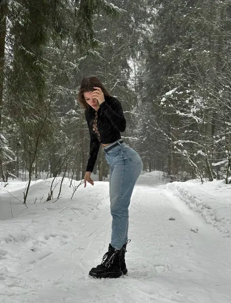 brunette-boots-female-3