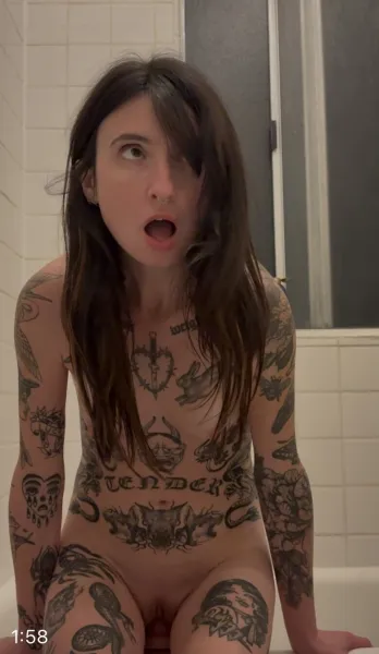 brunette-dildo-18-years-old