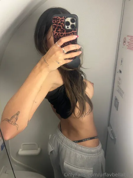 armpits-lips-mirror-2