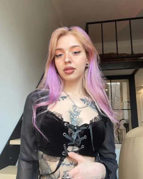 corset-freckles-long-hair