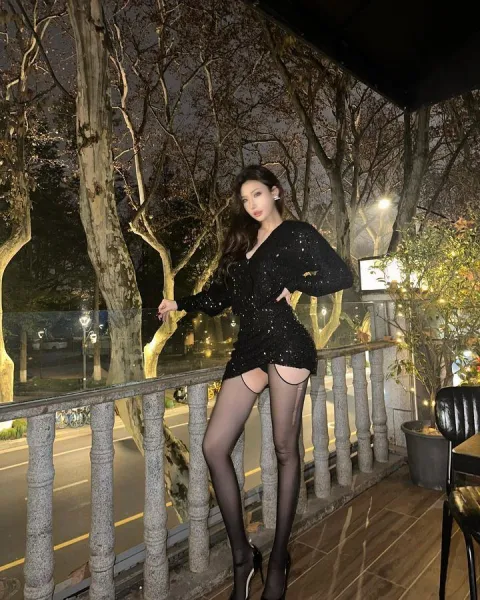 brunette-black-balcony