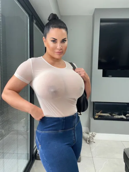 thetrophywifelife image