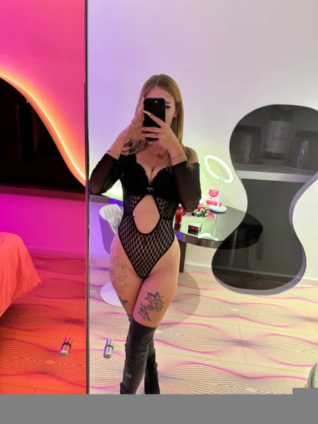 blonde-body-high-heels