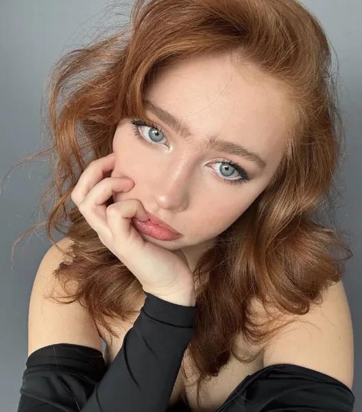 blue-eyes-big-eyes-curly-hair