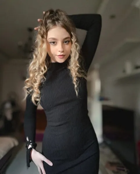 blonde-curly-hair-dress