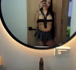 braless