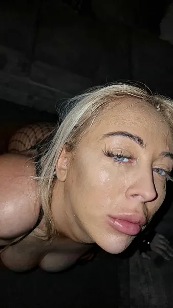 blonde-babe-cumshot