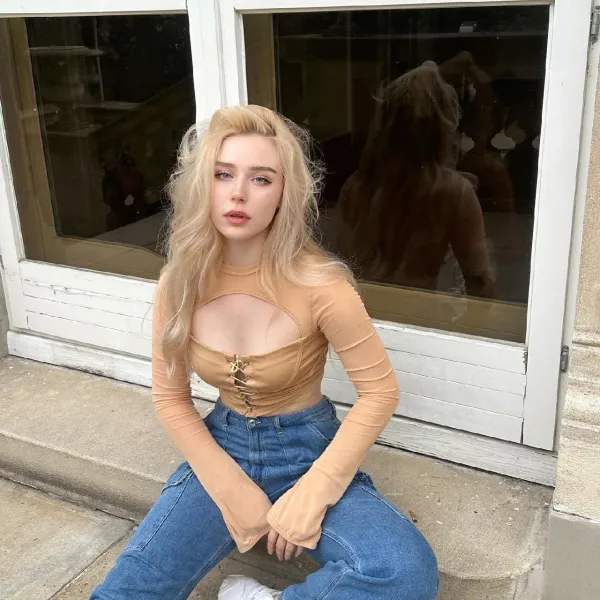 blonde-female-jeans-5