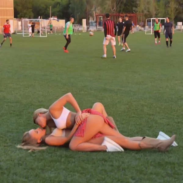 blonde-couple-girls