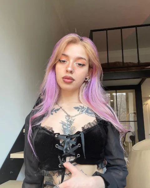 blonde-corset-long-hair-2
