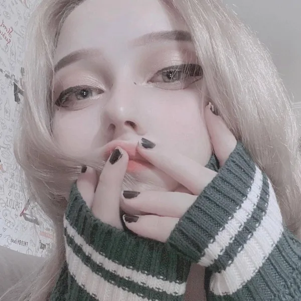 cute-close-up-eye-contact
