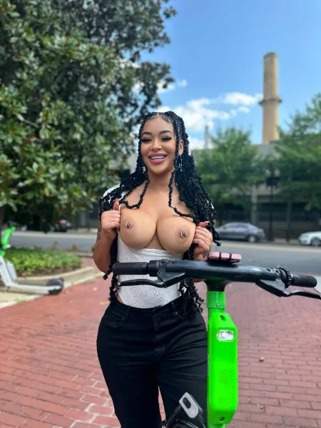 boobs-curly-hair-ebony-3