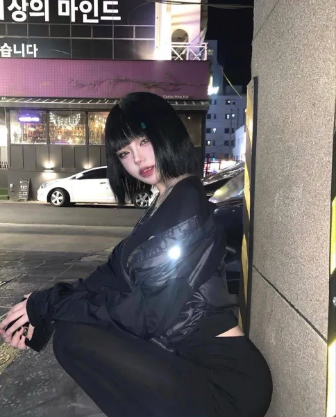 alt-alternative-female