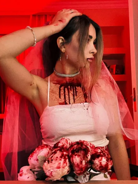 bride-costume-dress