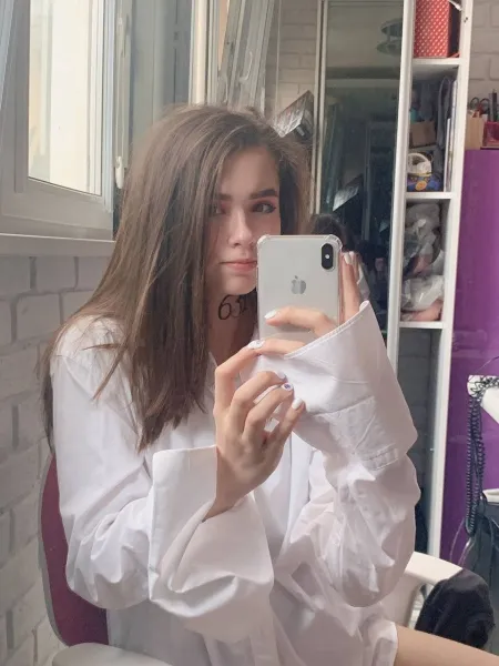brunette-female-phone