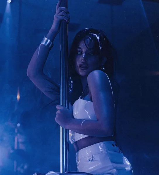 brunette-dancer-female