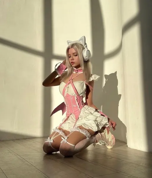blonde-cosplay-costume-17