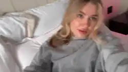pussy-spreading