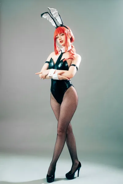 boobs-cosplay-eye-contact