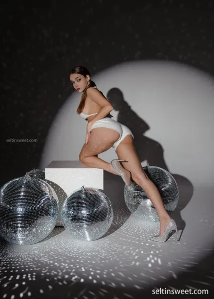 babe-bouncing-dancer