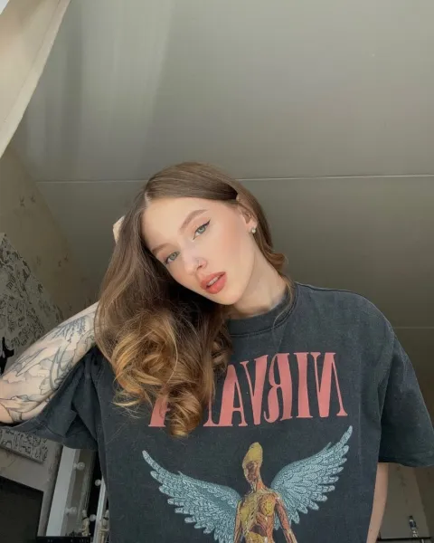 angel-brunette-female