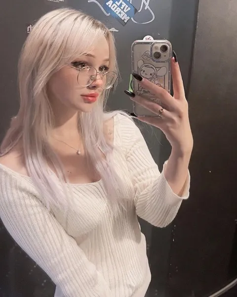 blonde-bangs-glasses