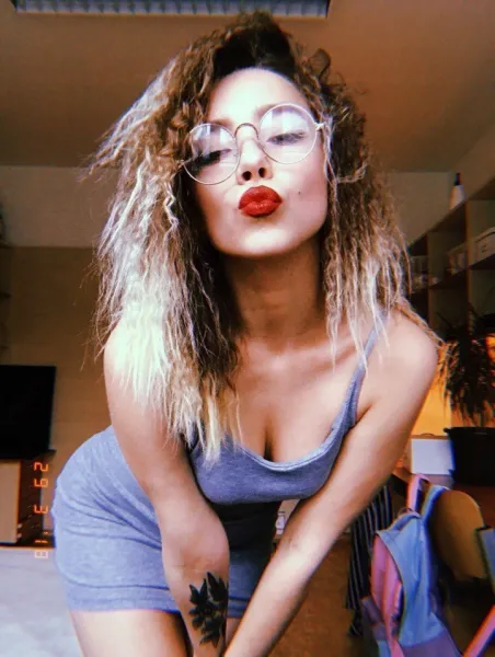 dress-female-glasses-2